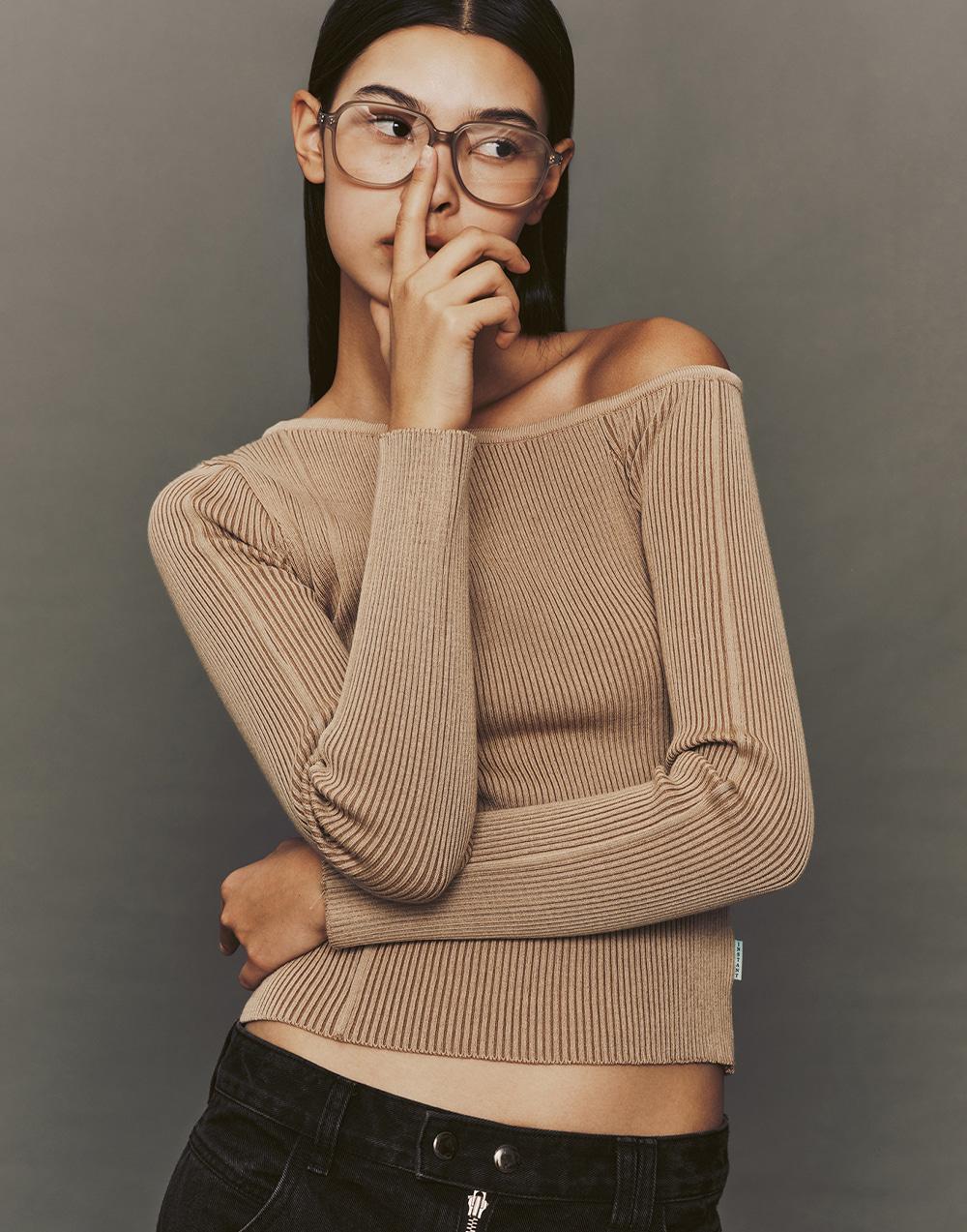 원숄더 사선 니트