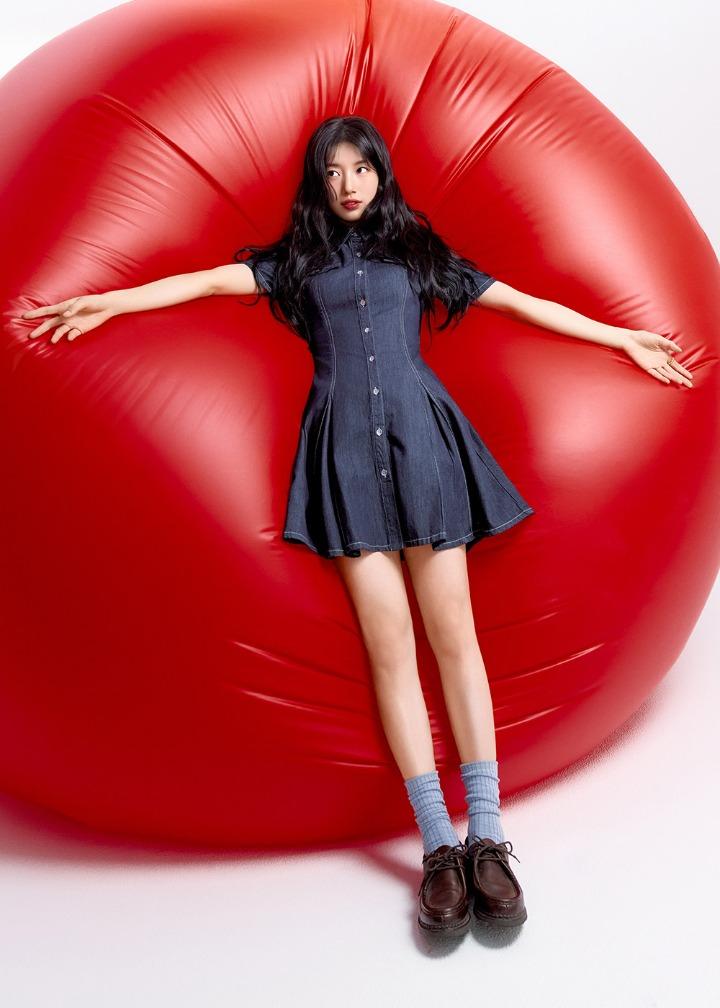 여성 스테이 원워시 반팔 원피스_BLUE BLACK | 게스코리아