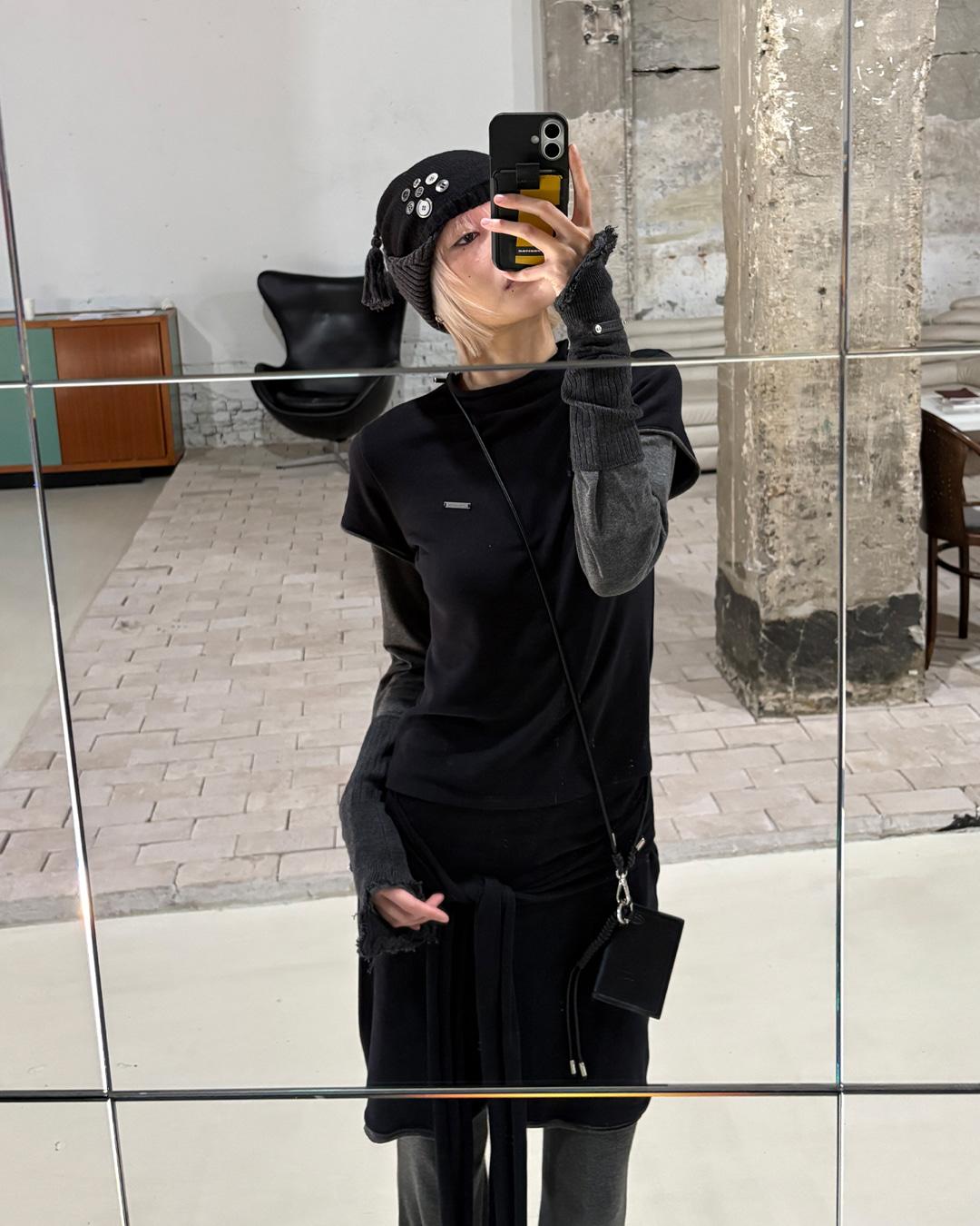 [12/12예약배송] LAYERED LONG SLEEVE T-SHIRT-BLACK