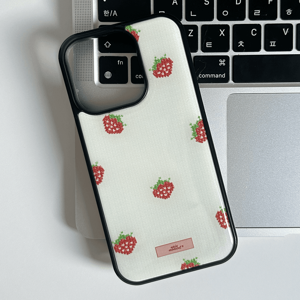 [나인모먼트] Strawberry Knit 에폭시케이스 케이스 아이폰 iphone13 iphone14
