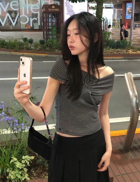 가내스라 파르 오프숄더 티셔츠 (2color)