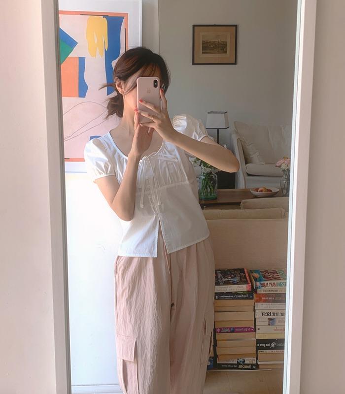 [장마룩☂][🌿휴양지/반팔블라우스] 로즈멜 스퀘어 리본 셔링 블라우스