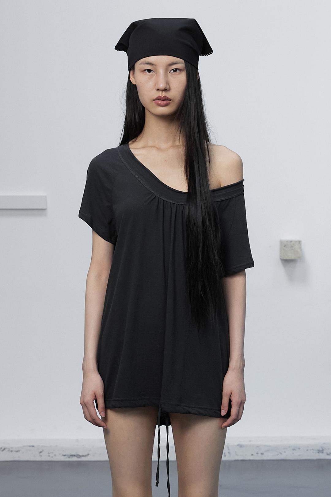 ROUND DRAWSTRING HEM TOP / CHARCOAL