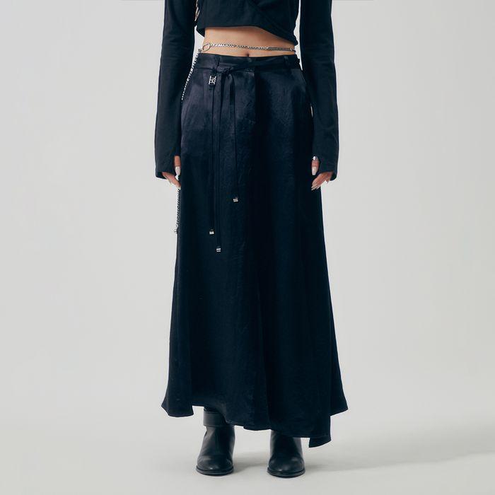 Soft Drape Satin Skirt [ Black ]