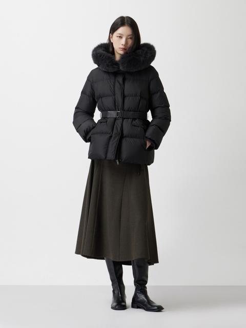 시그니쳐 슬림핏 벨티드 퍼후드 구스 다운_Z254PSG186