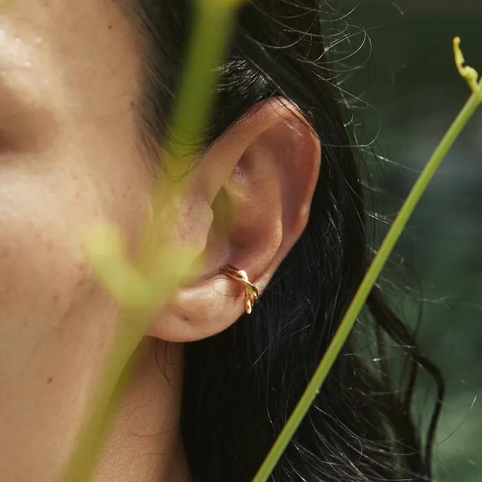 Twisted branch gold earcuff