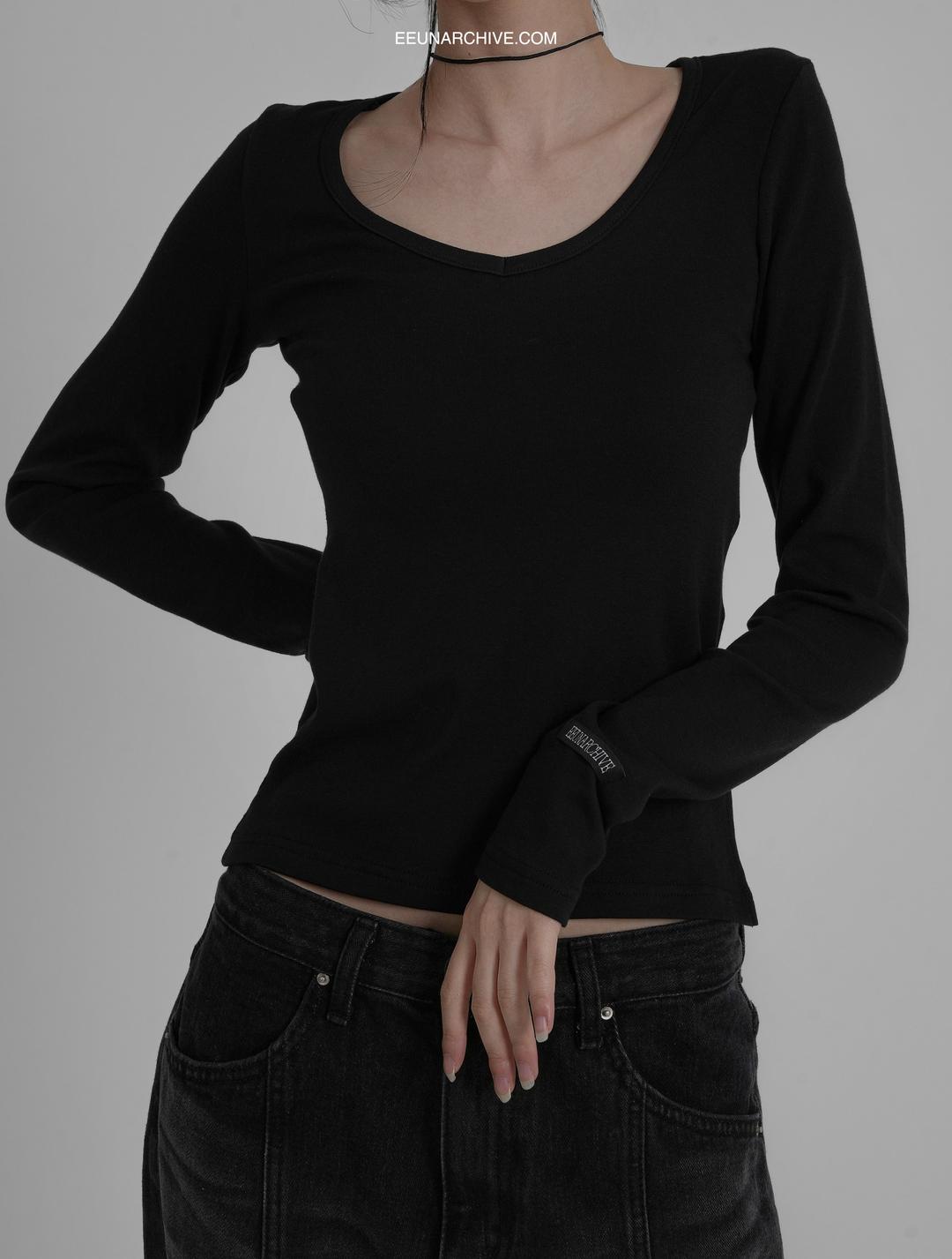 이은 [ EEUN MADE ] V neck slim longsleeved / black