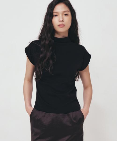 HALF NECK SLIM TOP_BLACK