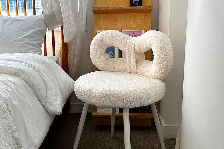 북유럽 침실 화장대 리본모양 양털 체어 인테리어 의자