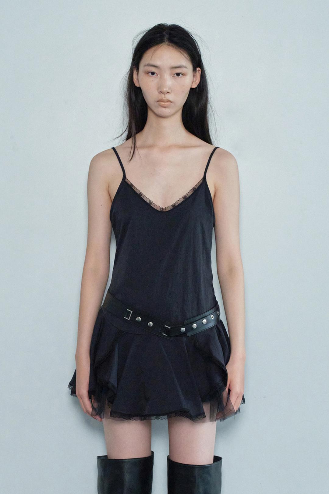 LACE FRILL DRESS / BLACK
