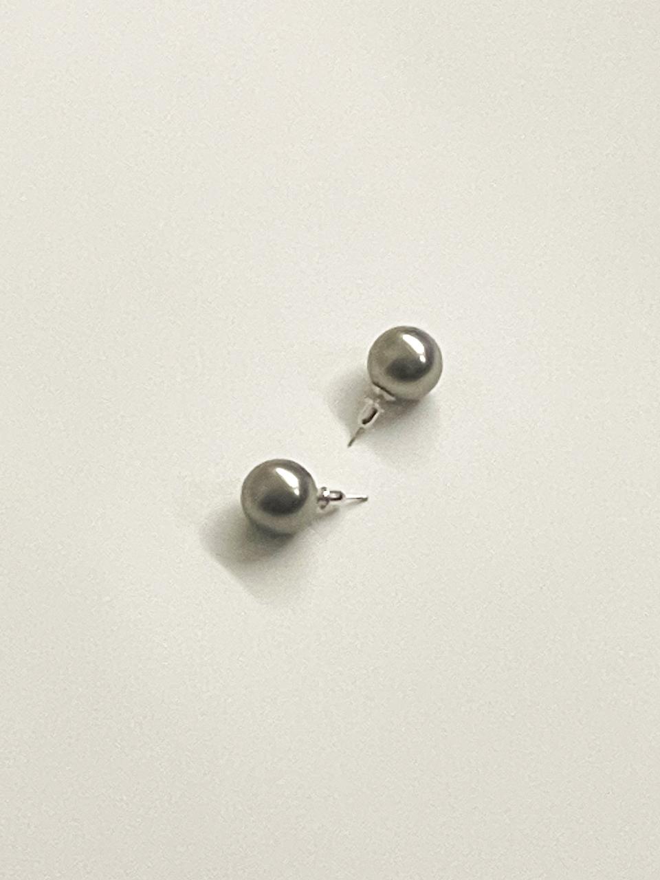 CLASSIC GREY PEARL STUD EARRING 008