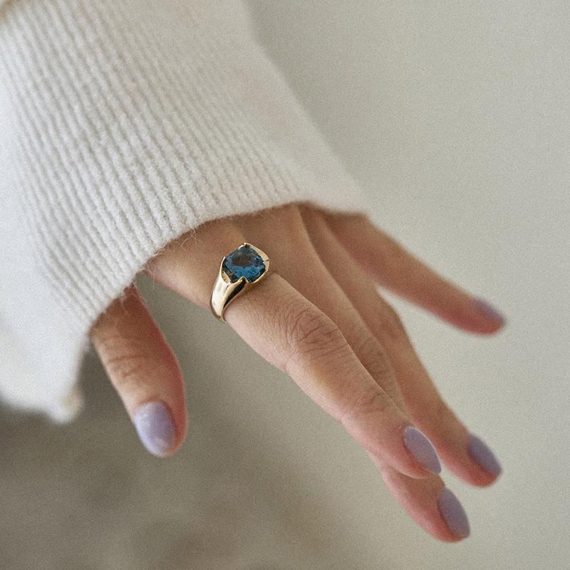 ELE CUSHION GEMSTONE RING GOLD / SILVER