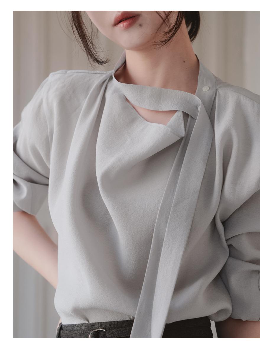 [5일소요] 로에베 넥 버튼 타이 블라우스 (2colors)