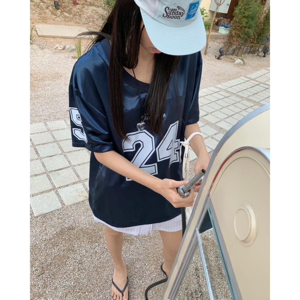 Arr 아르 샤인 티 사틴 새틴 박시 V넥 반팔 t (2colors)