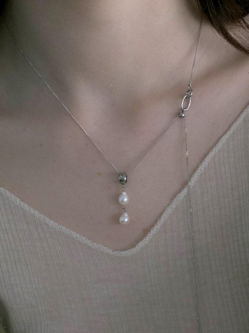 드롭 진주 롱 슬라이드 볼 목걸이_PM25N024SS