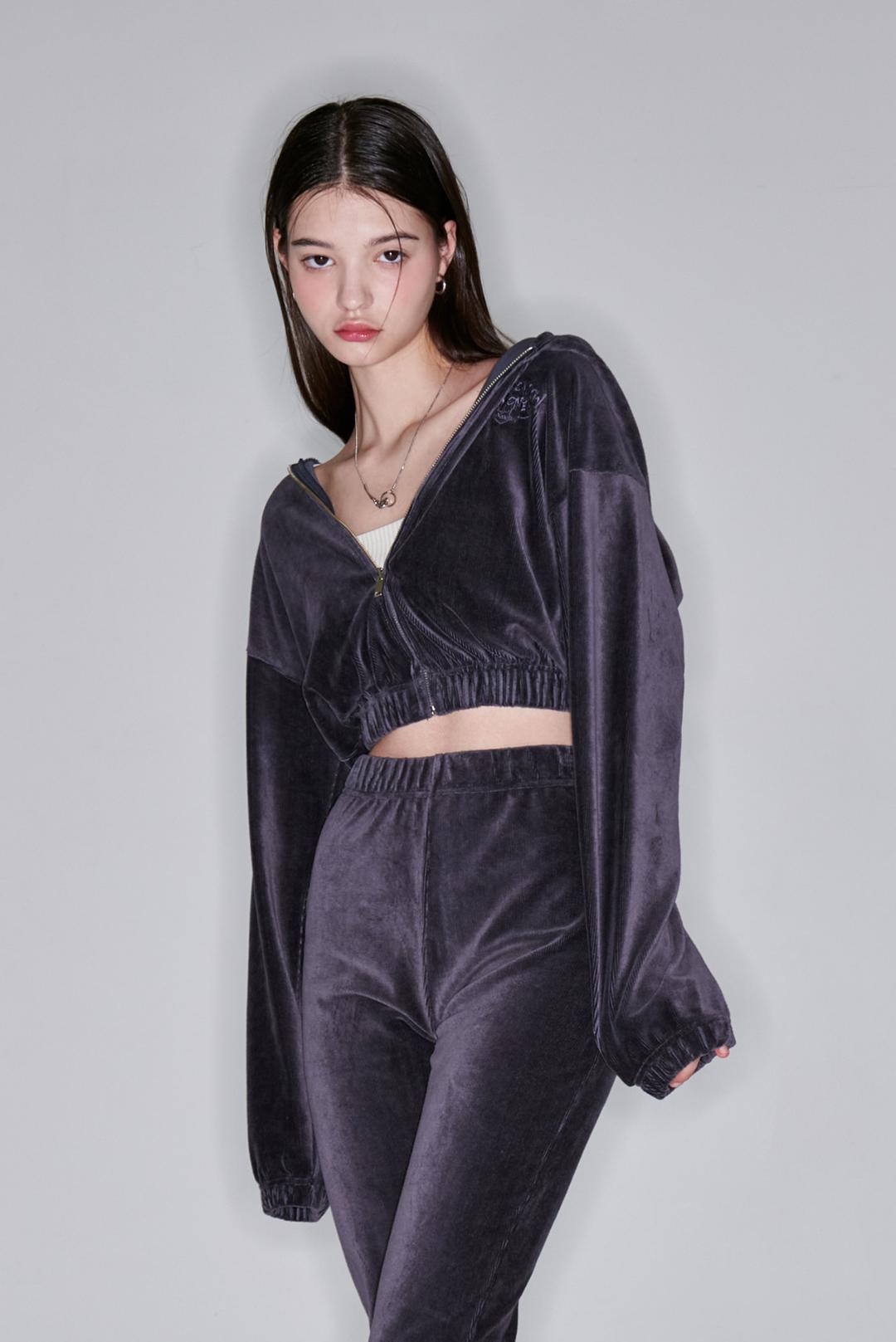 22FW02AW002 시그니처 엠브로이드 벨루아 크롭 후드 집업 (다크그레이)