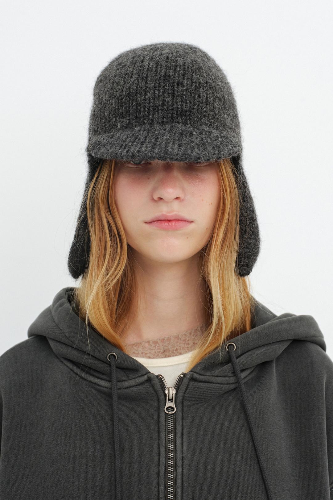 TROOPER KNIT BEANIE / CHARCOAL