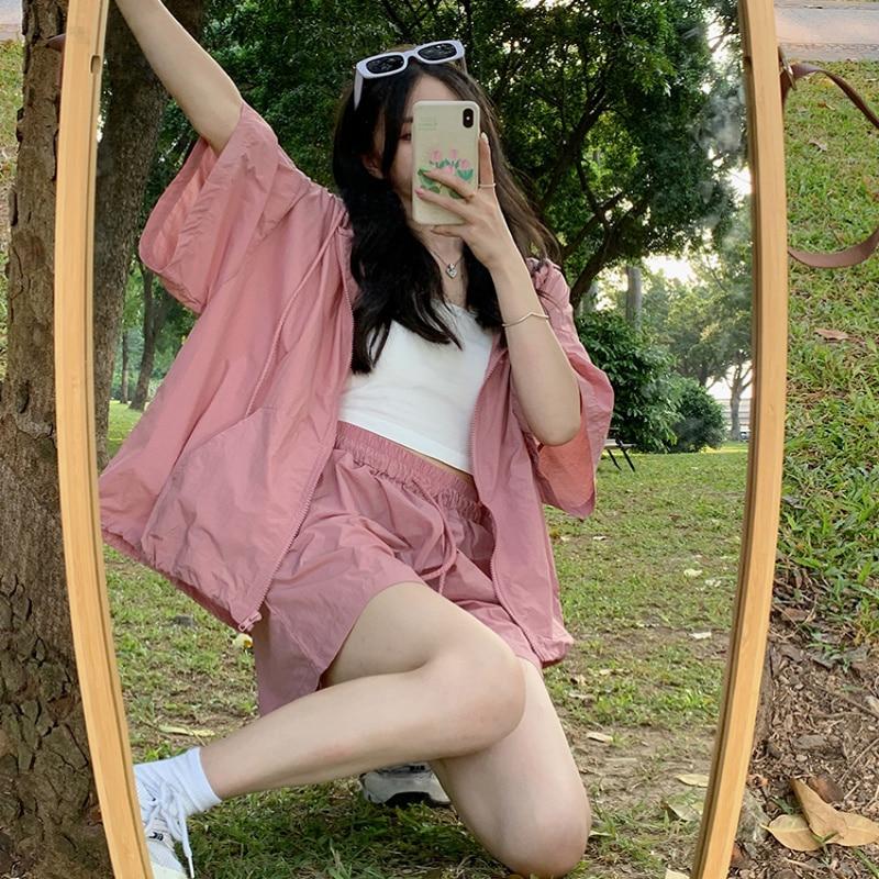 린다걸 [2COLOR] 데일리룩 운동룩 편한룩 썬 스크린 반팔 아노락 후드집업 + 와이드 레그 루즈핏 반바지 SET