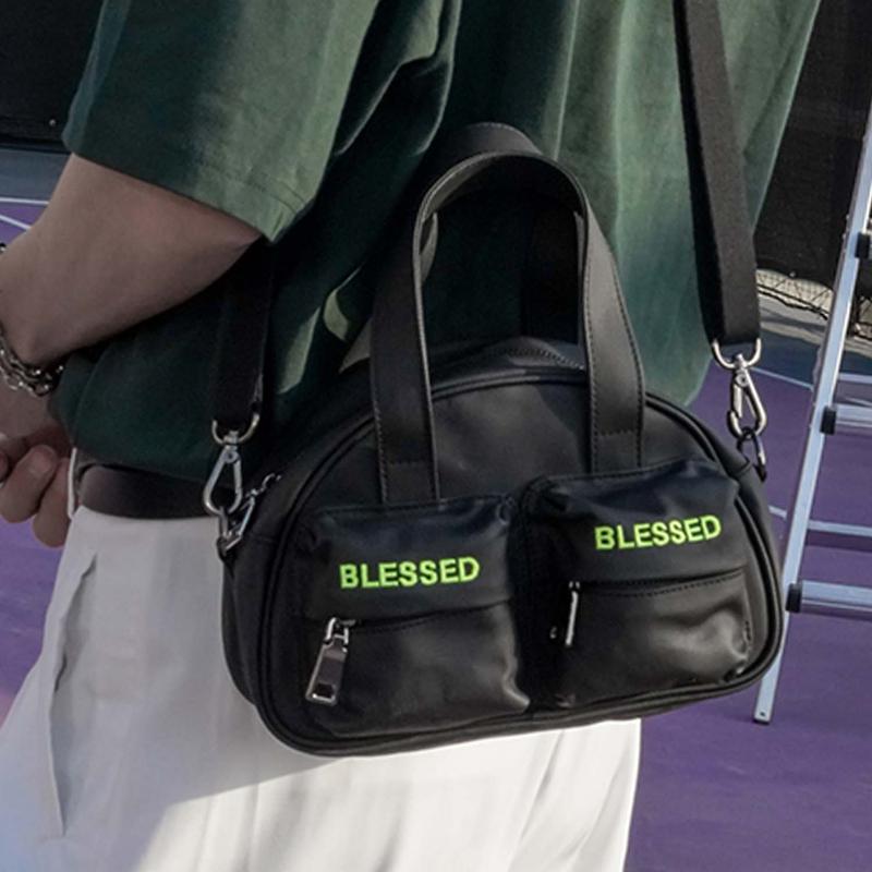 하프문 숄더 크로스백 스몰 코팅 캔버스 블랙-Y그린