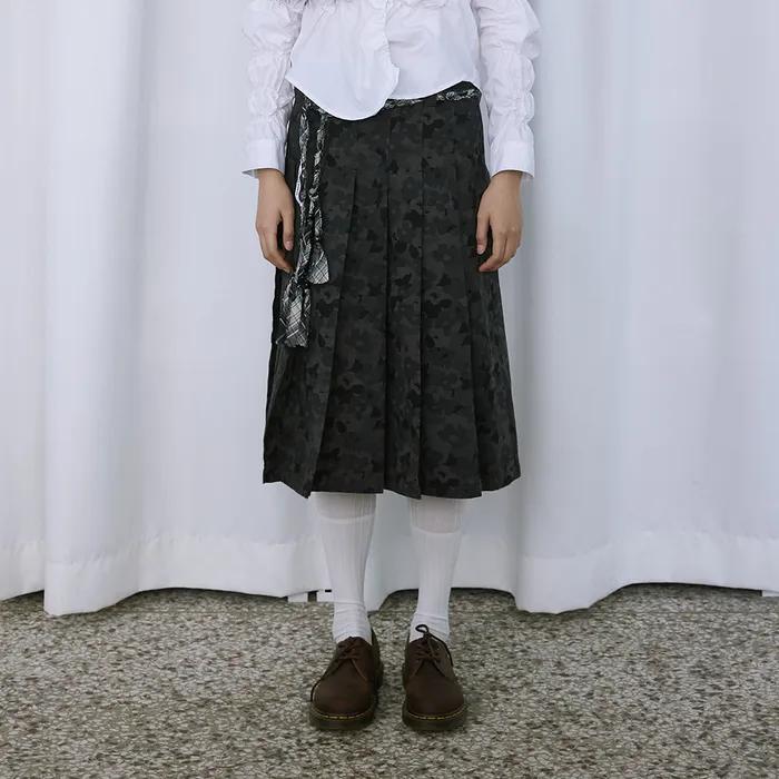 [9/18 예약배송] Camo Flower Pleats Midi Skirt_Chacoal