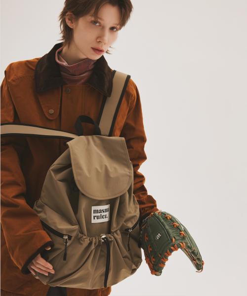 String flap backpack _ Cocoa