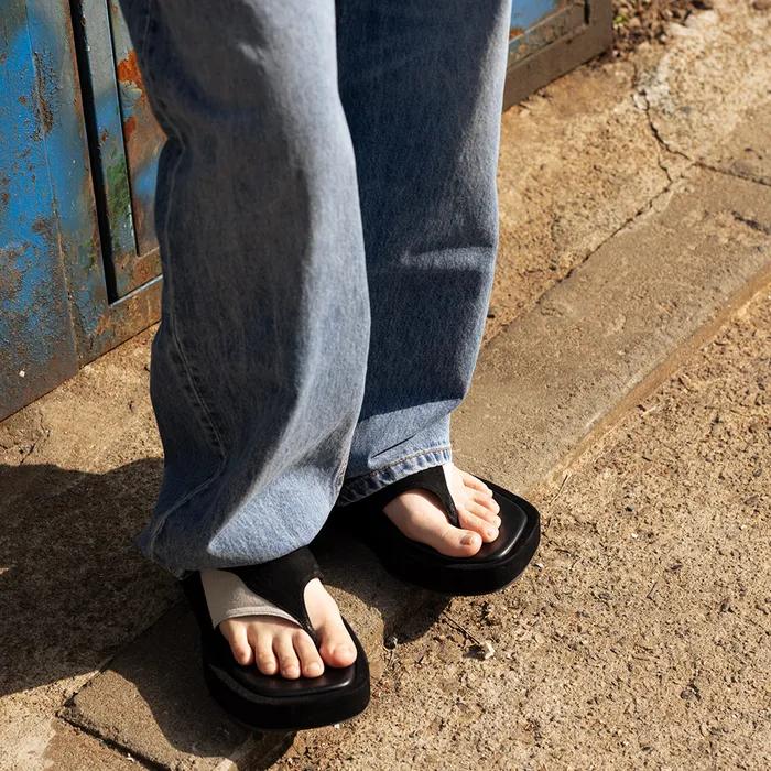 MARE SQUARE FLIP-FLOP_BLACK&ASH WHITE