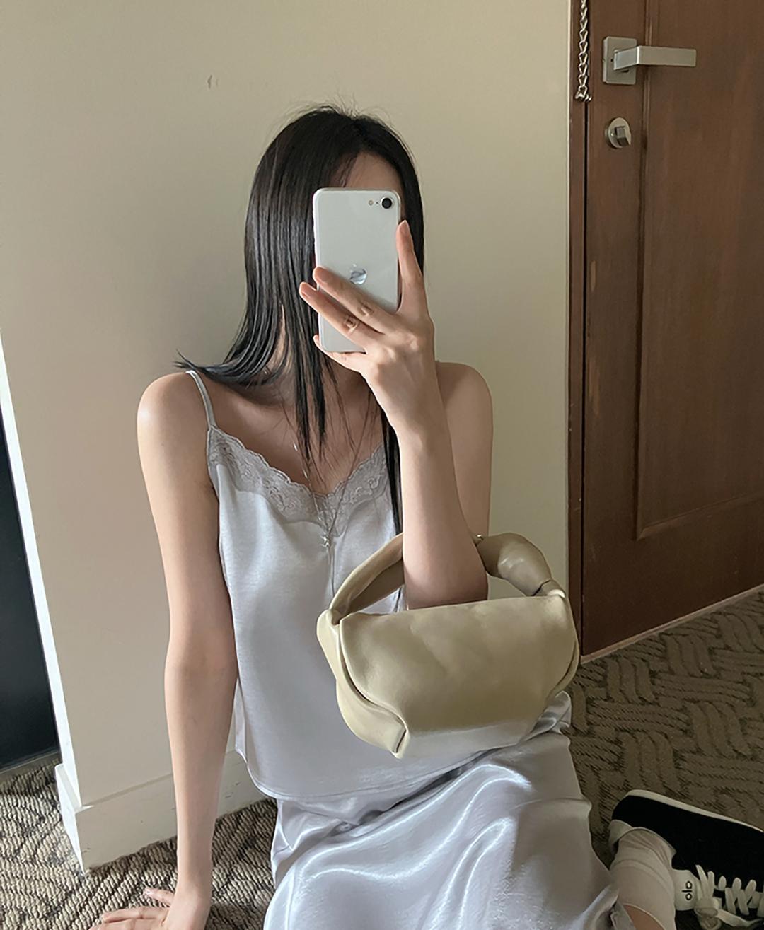 이즈카민 [무료배송]르아 레이스 새틴 슬리브리스(2컬러)