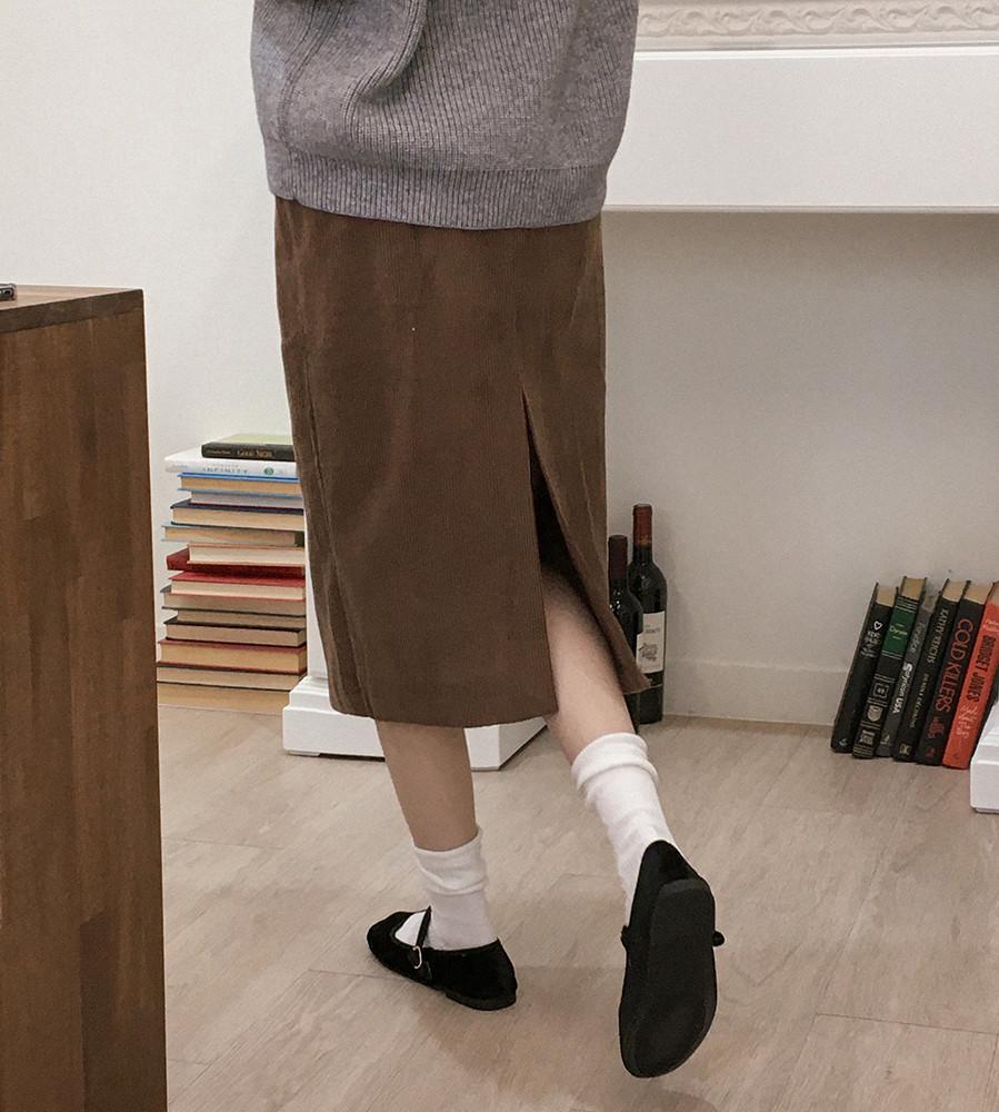 메르엘 미디 롱 코듀로이 트임 밴딩 스커트