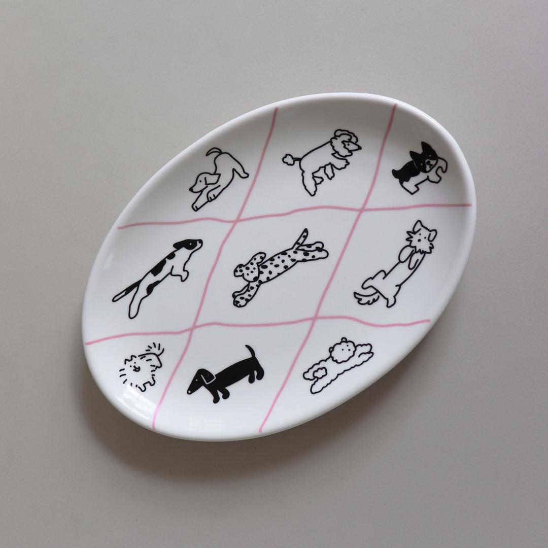 dogs checked in plate 강아지 체크인