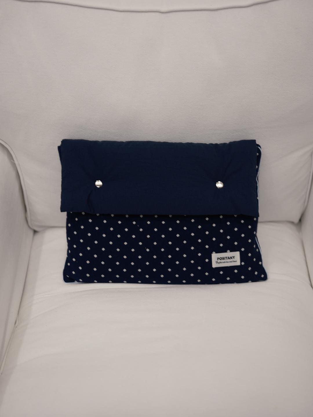 Button pouch (navy dot)