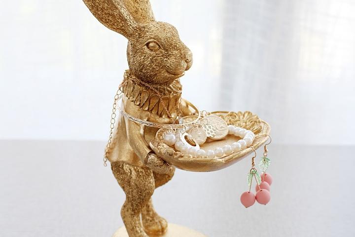 [10%쿠폰]트레이를 든 토끼 집사