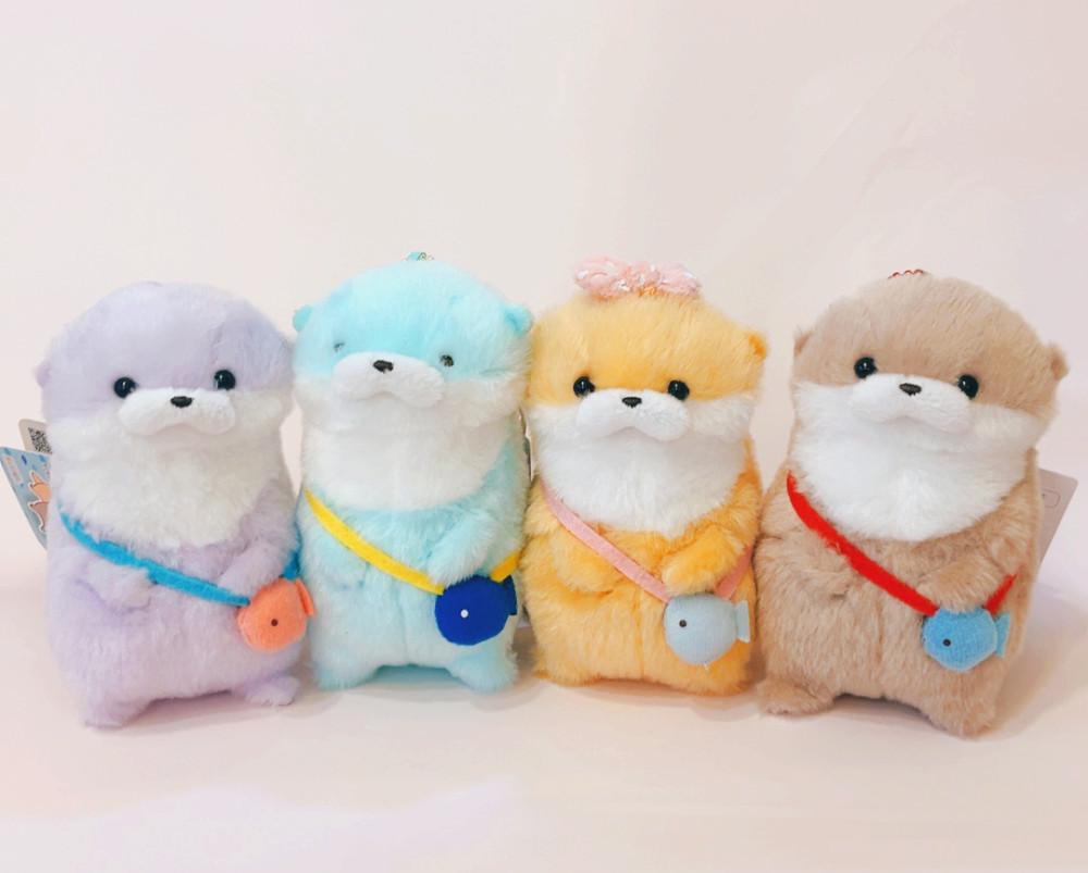 어뮤즈 물고기 가방을 멘 수달들  11cm 키링 베이지 옐로우 민트 퍼플