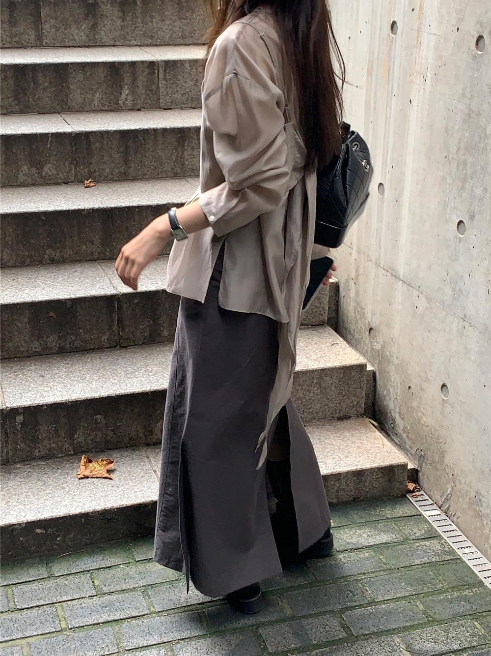 리어스 [리어스 제작] 쉬머 블라우스 & 뷔스티에 set (khaki-grey)