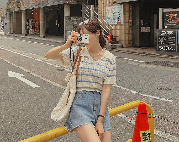 [1천장 돌파✨] 베유딘 오픈카라 배색 썸머 니트 ( 여름 신상 썸머룩 데일리룩 바캉스룩 여행룩 휴양지룩 휴가룩 공항룩 데이트룩 캐주얼룩 캠퍼스룩 러블리룩 반팔 반팔니트 스트라이프 상의 시보리 단가라 배색 줄무늬 빅사이즈 추천 )