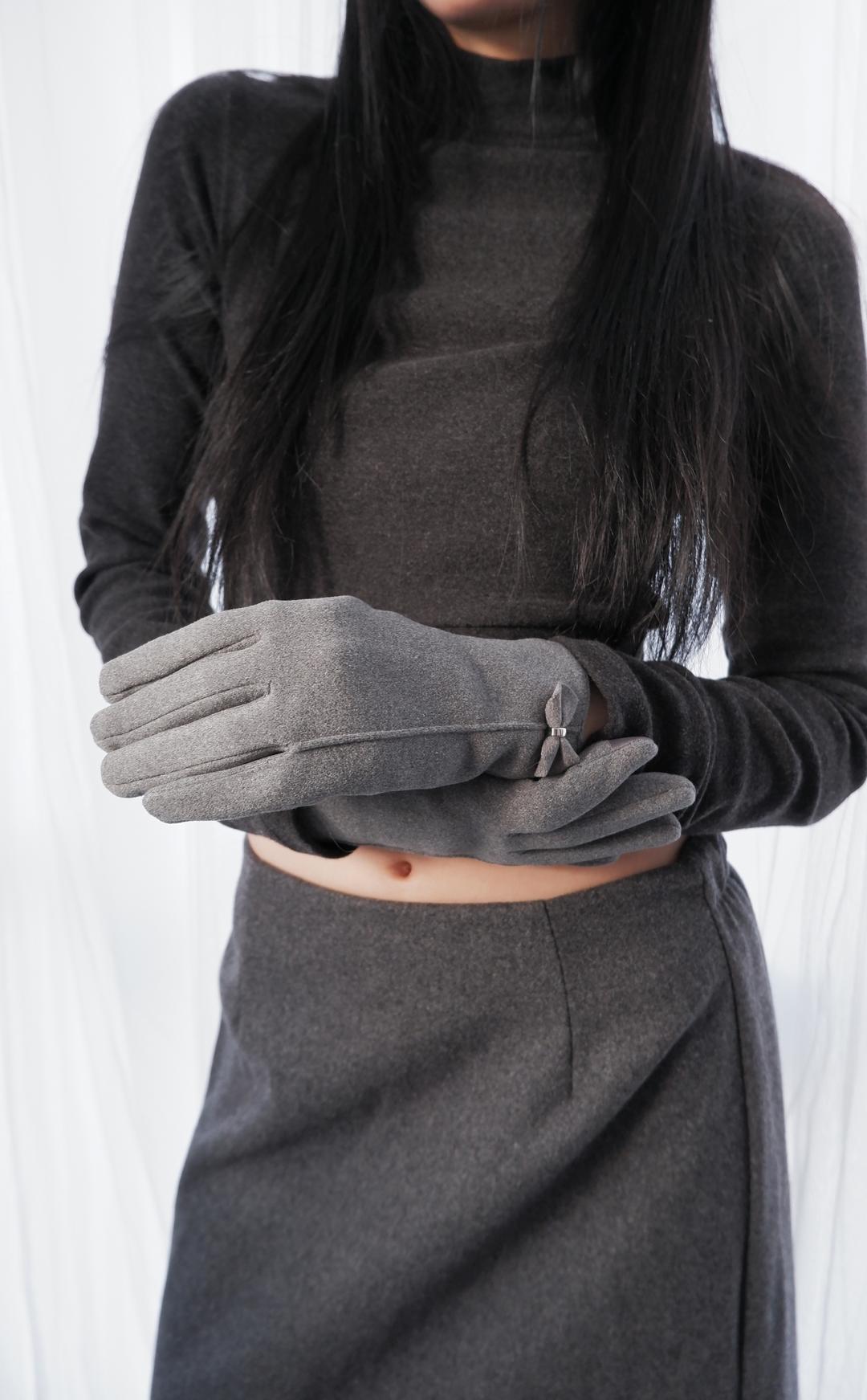 Ribbon gloves