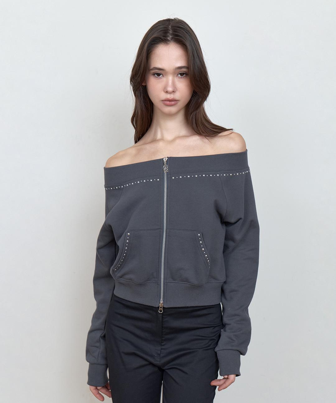 C STUDDED OFF-SHOULDER 2-WAY ZIP-UP_CHARCOAL