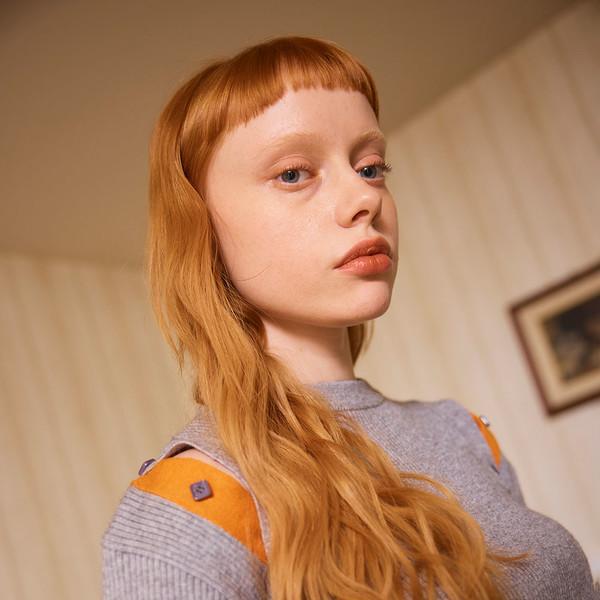 BUTTON CUT-OFF KNIT / grey