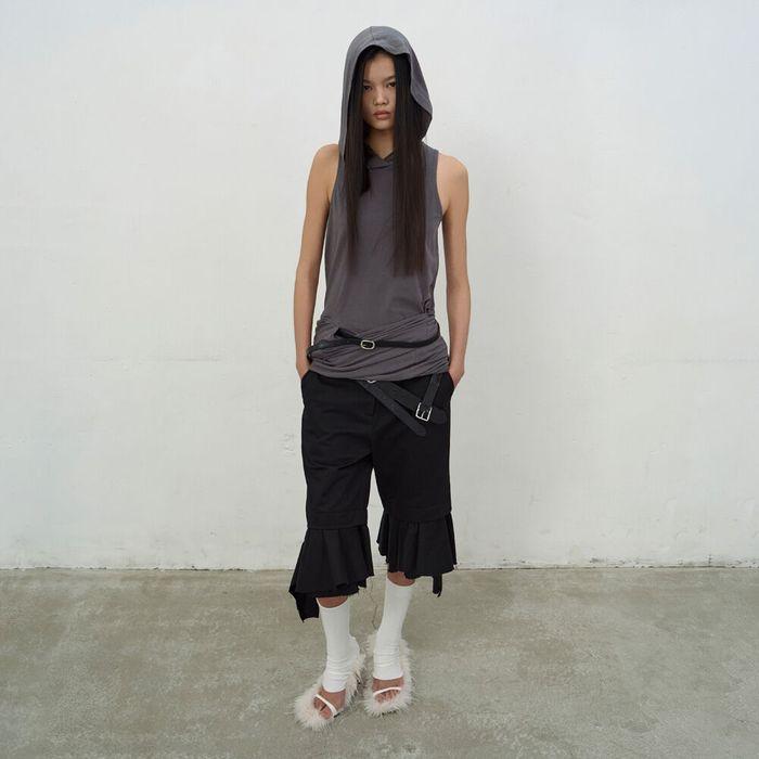HOODED SLEEVELESS TOP (DARK GREY)