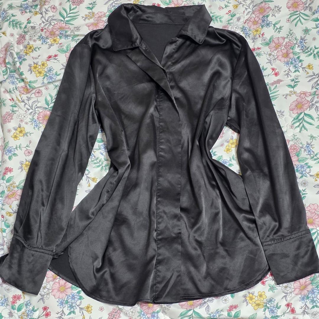 빈티지)데일리 검정 새틴 셔츠 오네갸루 | 후루츠패밀리