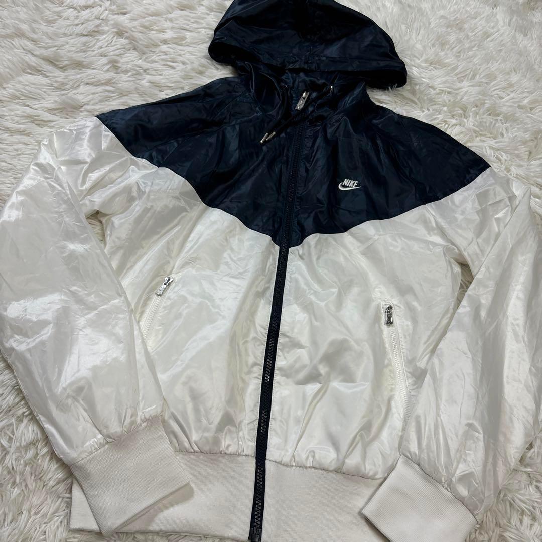 Nike レディース　ナイロンジャケット　ウィンドランナー　黒/白　サイズL