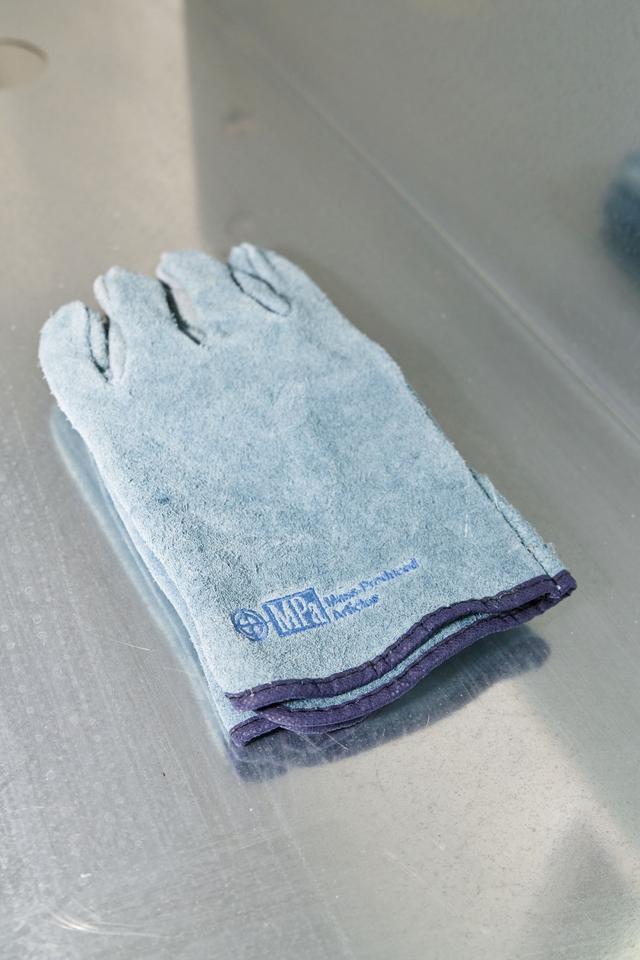 SCRATCH WATER GLOVES