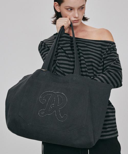 디어 DR  아플리케 포켓 숄더백 (차콜)