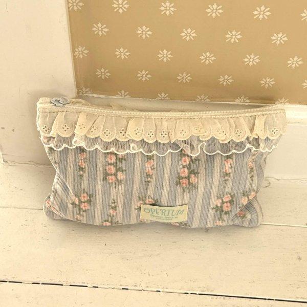 letter rose stripe pouch