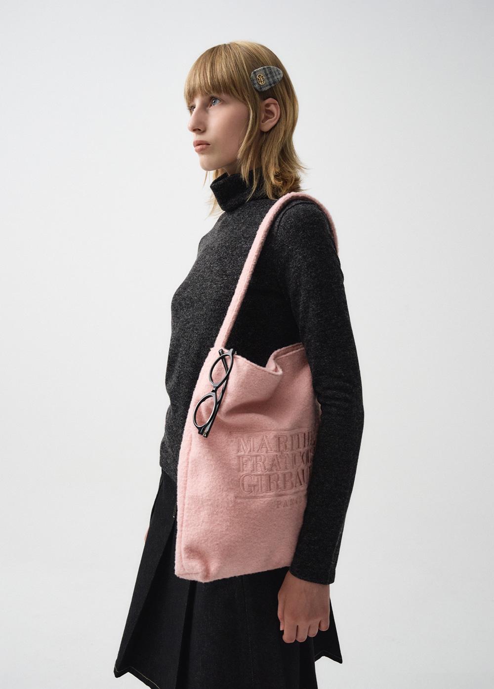 CLASSIC LOGO BOUCLE SHOULDER BAG pink