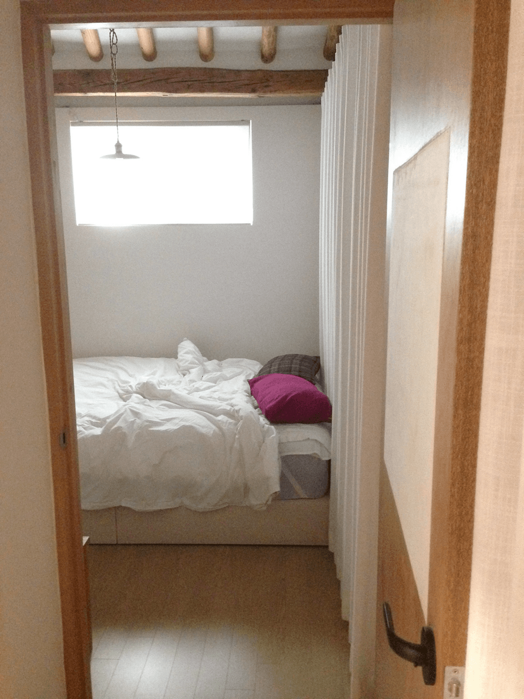 자주빛 리넨 베개커버