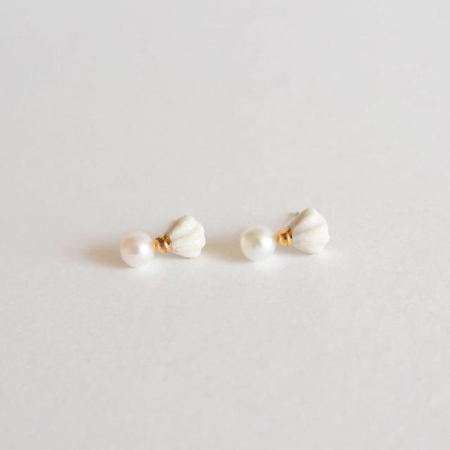 Ivory shell pearl earring