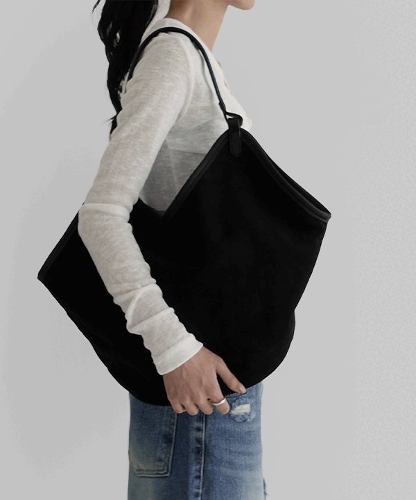 매니크 카델로 스웨이드 숄더백