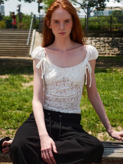 LACE CREASE SHIRRING HALF TOP / WHITE