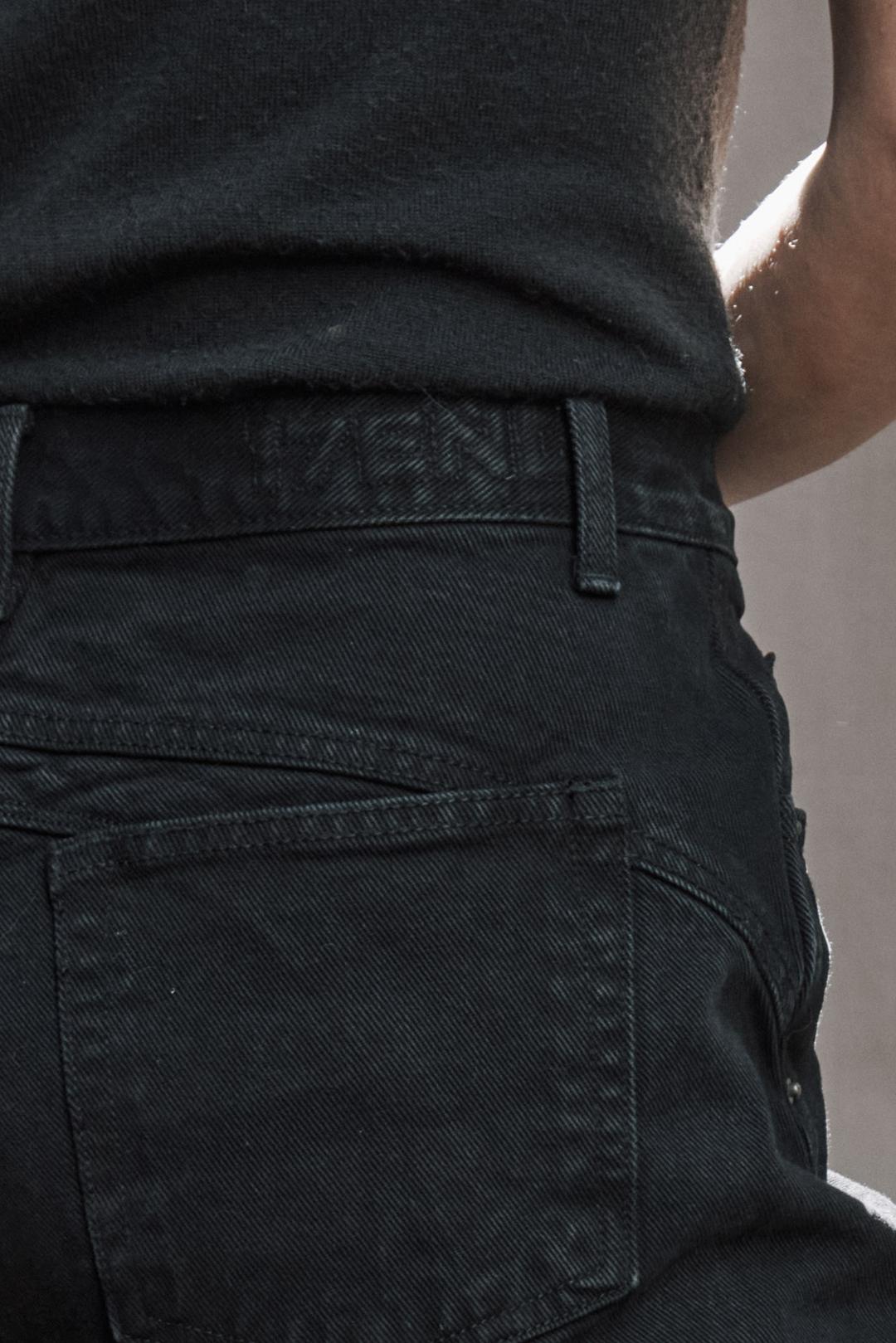 F 006 A ROUND JEANS BK