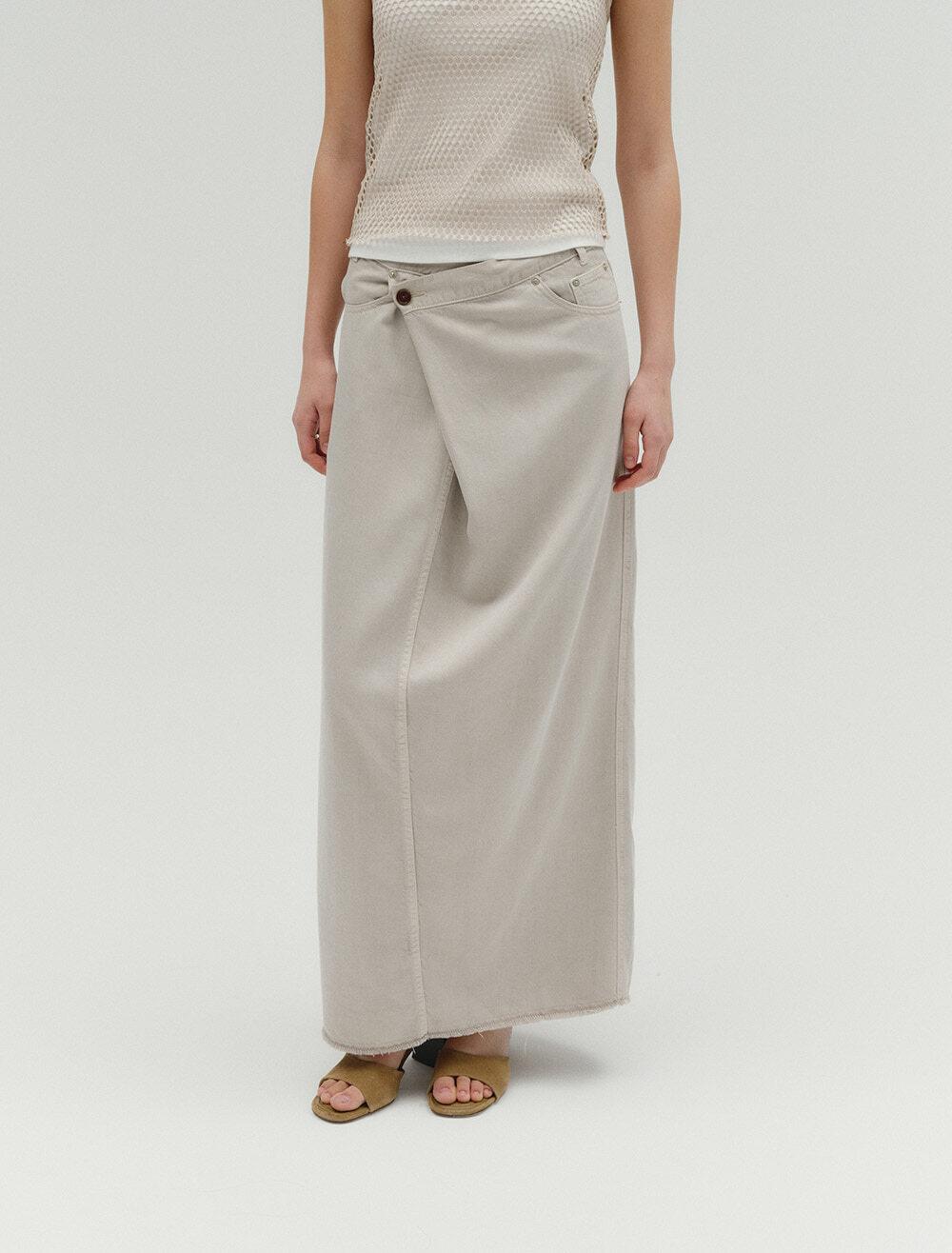 [5월19일 예약배송] OBLIQUE WRAP DENIM MAXI SKIRT [BEIGE]